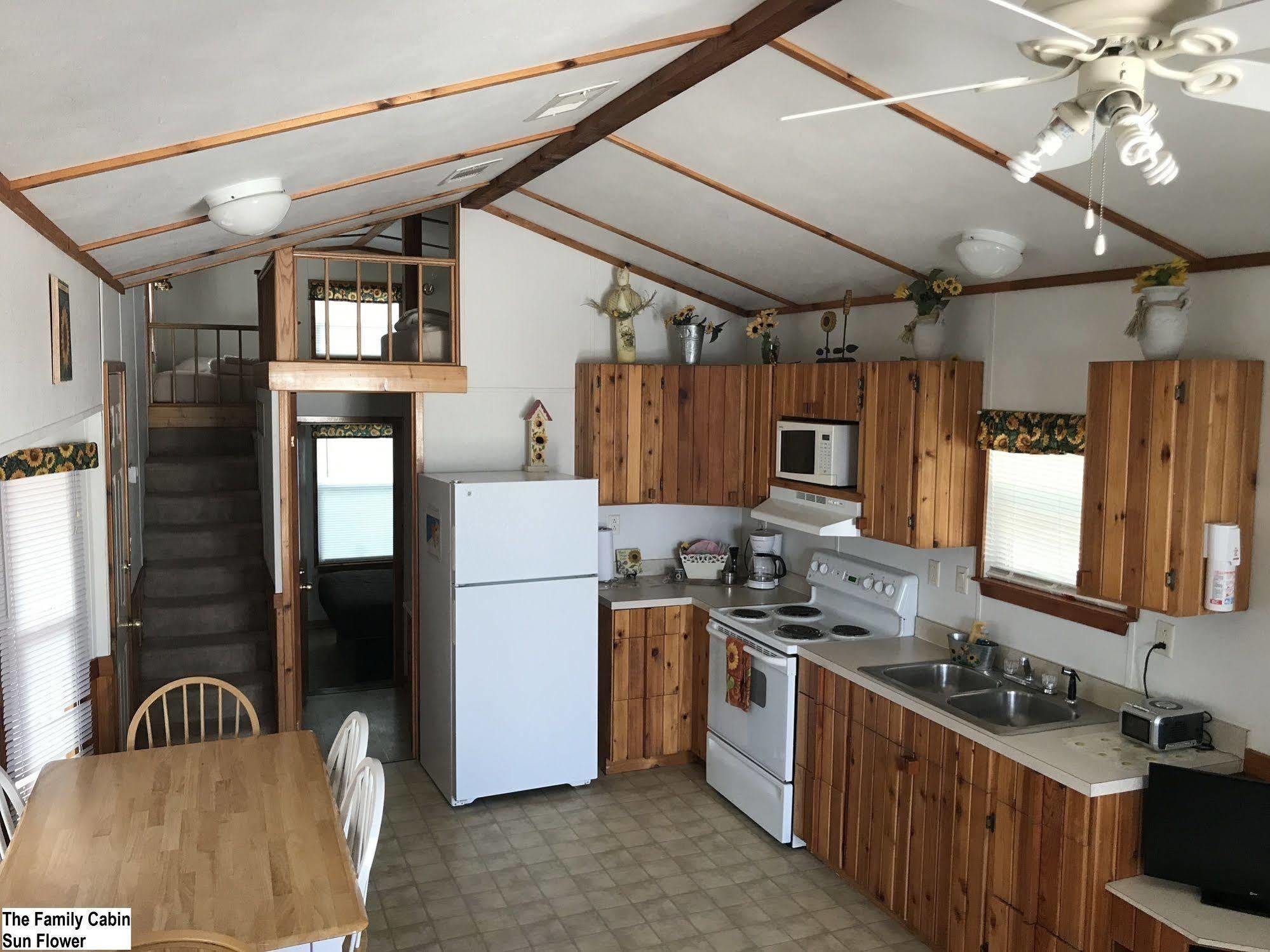Top Of The Hill Rv Resort & Cabins Waring Exterior foto